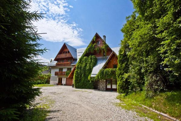 Villa Fiore, Đặt  Khách sạn ở Lesser Poland có chỗ đỗ xe, Bãi đậu xe