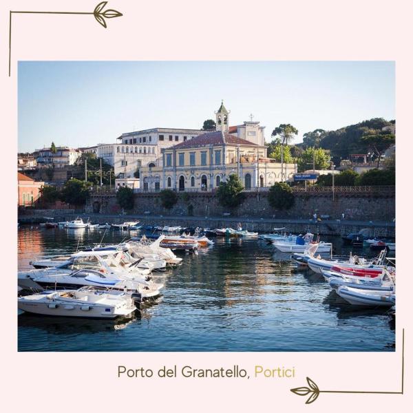 Shalom Portici, Đặt  Portici Campania
