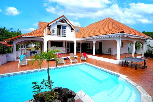 Villa Marliv by TROPICAL SUN, Đặt  Khách sạn tại Fort-de-France có Bãi đậu xe, Bãi đậu xe