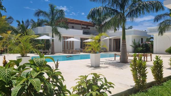 Luxury 4 BR Villa, Đặt  Khách sạn tại Coast Region có Hồ bơi, Hồ bơi