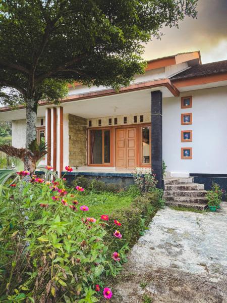 Villa Restu 5 Cozy 2BR Mountain View in Puncak, Đặt  Paragajen West Java