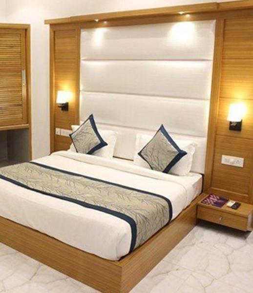 The Cozy Couple Villa DHA, Đặt  Khách sạn ở Karachi có chỗ đỗ xe, Bãi đậu xe
