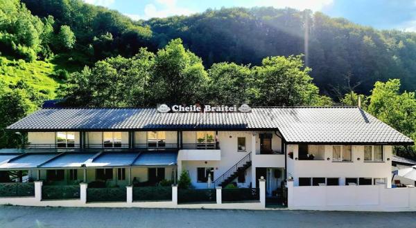 Cheile Braitei, Đặt  Khách sạn ở Hunedoara có chỗ đỗ xe, Bãi đậu xe