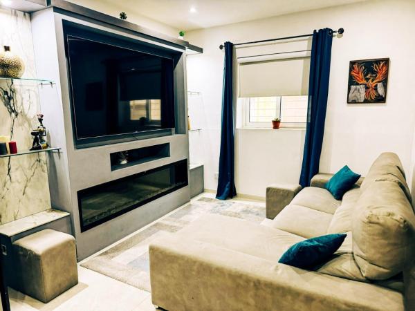 Private Pool Ultra Modern 4 Bedroom Villa Playstation Play Room & Garage, Đặt  Khách sạn tại Taʼ Ċantar có Bãi đậu xe, Bãi đậu xe
