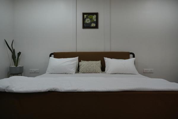 Niyati Nirvana, Đặt  Verna Lagos
