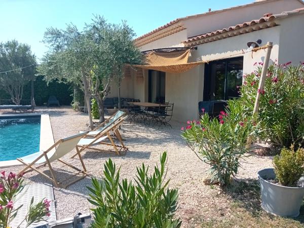 Villa de charme à Cucuron au pied du luberon, Đặt  Khách sạn tại Cucuron có Hồ bơi, Hồ bơi