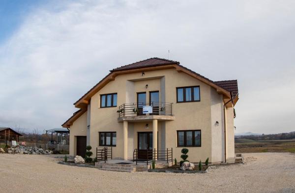 AGROPENSIUNEA LUK, Đặt  Khách sạn ở Transylvania có chỗ đỗ xe, Bãi đậu xe
