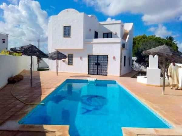 Villa avec piscine à Djerba, Zone touristique, Đặt  Khách sạn ở Djerba có chỗ đỗ xe, Bãi đậu xe