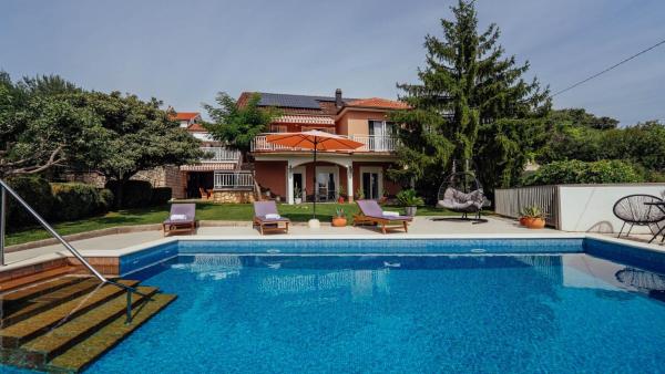 Villa Oaza Mira - Makarska by Villas Guide, Đặt  Khách sạn ở Split-Dalmatia County có chỗ đỗ xe, Bãi đậu xe