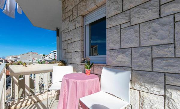 Apartmani Makarska 10, Đặt  Khách sạn ở Split-Dalmatia County có chỗ đỗ xe, Bãi đậu xe