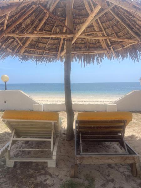 Dada Suites De Luxe Ocean Beachfront B&B, Đặt  Khách sạn tại Coast Region có Hồ bơi, Hồ bơi