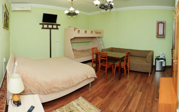 Pervyij Dohodnyij Dom Guest house