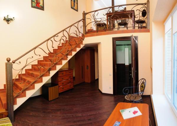 Pervyij Dohodnyij Dom Guest house