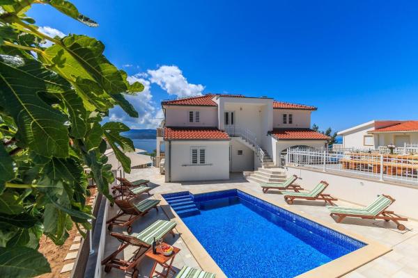 Villa Katarina, Đặt  Khách sạn ở Stanići có hồ bơi, Hồ bơi