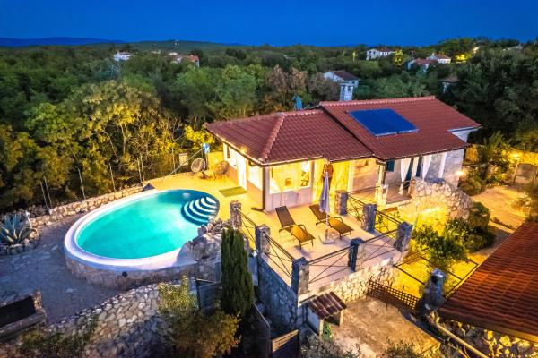 Villa Nana with a swimming pool, Đặt  Khách sạn tại Kvarner Islands có Hồ bơi, Hồ bơi