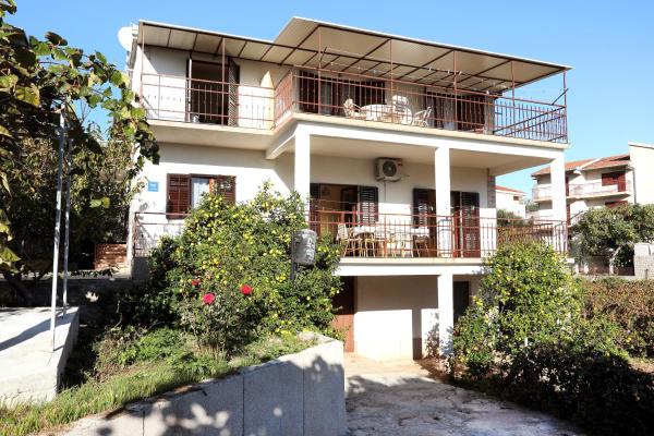 Apartman Gilan, Đặt  Khách sạn ở Split-Dalmatia County có chỗ đỗ xe, Bãi đậu xe
