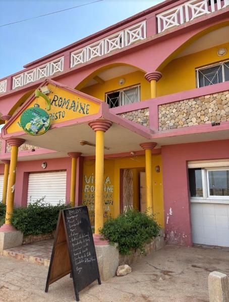 Villa Romaine, Đặt  Toubab Dialaw Rufisque-Bargny
