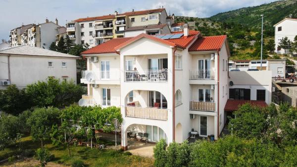 Apartments Antonio 2, Đặt Căn hộ Khách sạn tại Kvarner có Bãi đậu xe, Bãi đậu xe