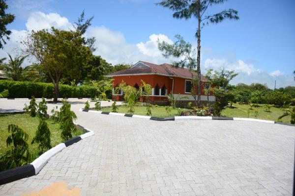 Koriwo Gardens Kikambala, Đặt  Khách sạn ở Coast Region có chỗ đỗ xe, Bãi đậu xe