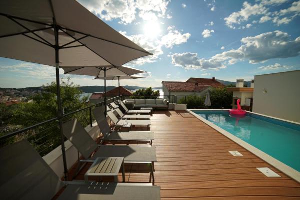 Apartments Gazebo, Đặt Căn hộ Khách sạn ở Split-Dalmatia County có chỗ đỗ xe, Bãi đậu xe