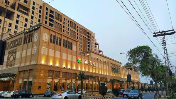 DHA - GOLDCREST MALL AND RESIDENCY - EXECUTIVE APARTMENTS By ALVIS SUITE, Đặt Căn hộ Khách sạn tại Lahore có Bãi đậu xe, Bãi đậu xe