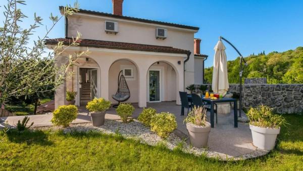 Apartman Bonaca by Villas Guide, Đặt  Khách sạn tại Kvarner có Hồ bơi, Hồ bơi