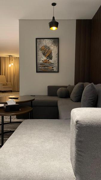 AVENAIR LUXURIOUS EXECUTIVE APARTMENTS By ALVIS SUITE, Đặt Căn hộ Khách sạn tại Lahore có Bãi đậu xe, Bãi đậu xe