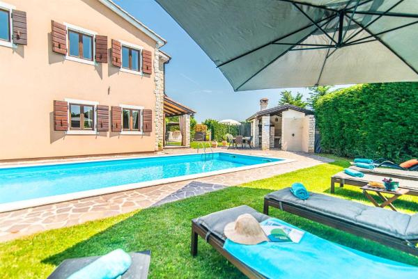 Villa Nicole by Kompas Villas, Đặt  Khách sạn tại Bibići có Hồ bơi, Hồ bơi