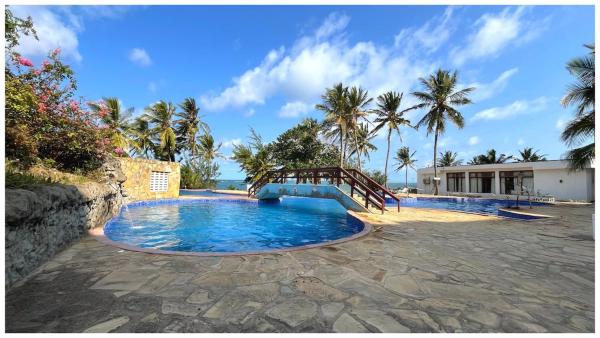 Oceanfront 2 Bedroom Villa with Pool and Beach Access Shanzu, Đặt  Khách sạn tại Coast Region có Hồ bơi, Hồ bơi