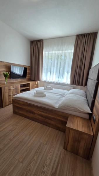 Apartmány VICTÓRIA, Đặt  Khách sạn ở Trenčiansky kraj có chỗ đỗ xe, Bãi đậu xe