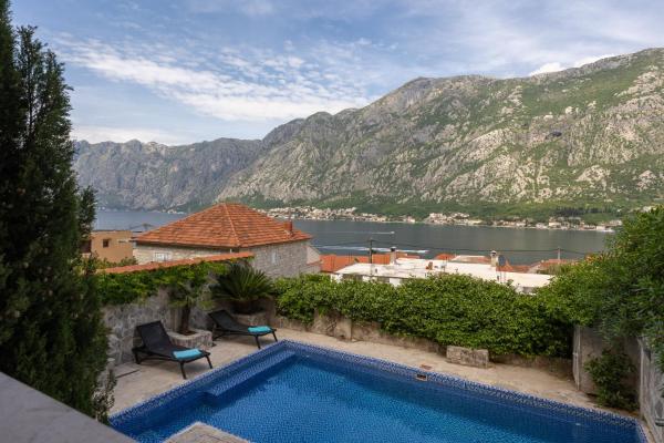 Full Sea View Penthouse with Panoramic terrace, Đặt  Khách sạn ở Kotor Riviera có hồ bơi, Hồ bơi