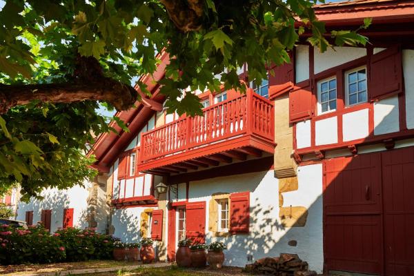 Maison Dominxenea, Đặt  Sare French Basque Country