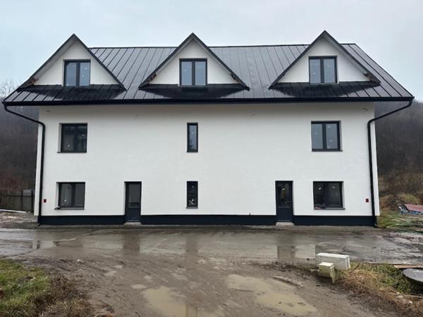 Hospodársky dvor, Đặt  Lukačovce Prešovský kraj